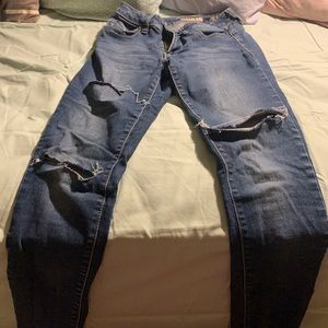 Distressed skinny jeans